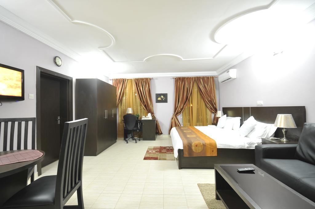 Sheer Luxury Apartments And Suites Abuja Rum bild