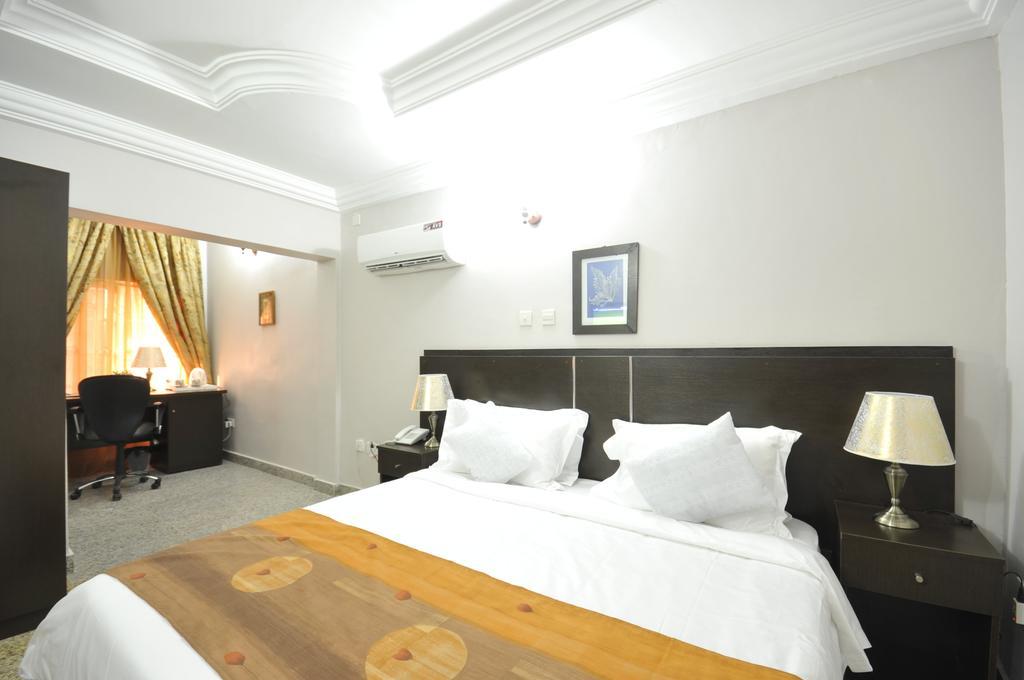 Sheer Luxury Apartments And Suites Abuja Rum bild